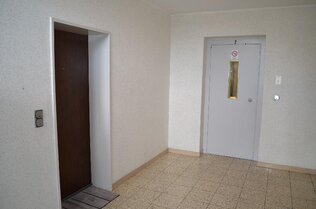 Treppenabsatz; Aufzug