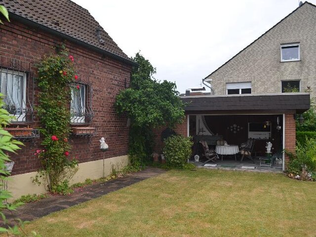 Freisitz, Seitenansicht