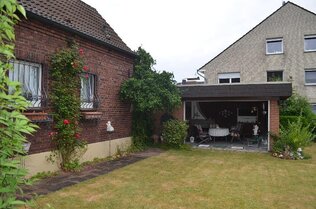 Freisitz, Seitenansicht