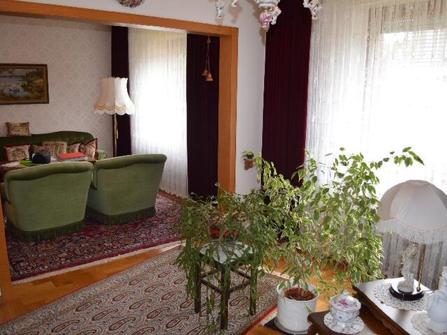 Wohnzimmer 1+2 zur Straße