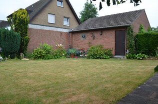 Doppelgarage von hinten