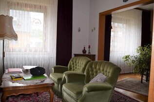 Wohnzimmer mit Durchgang