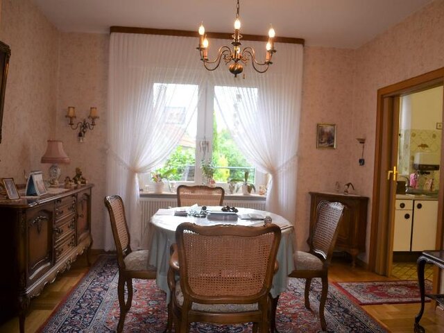 Esszimmer Hofseite, re. Küche