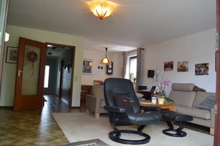 Wohnzimmer zum Essbereich