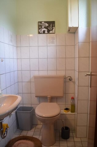 Gäste-WC mit Fenster