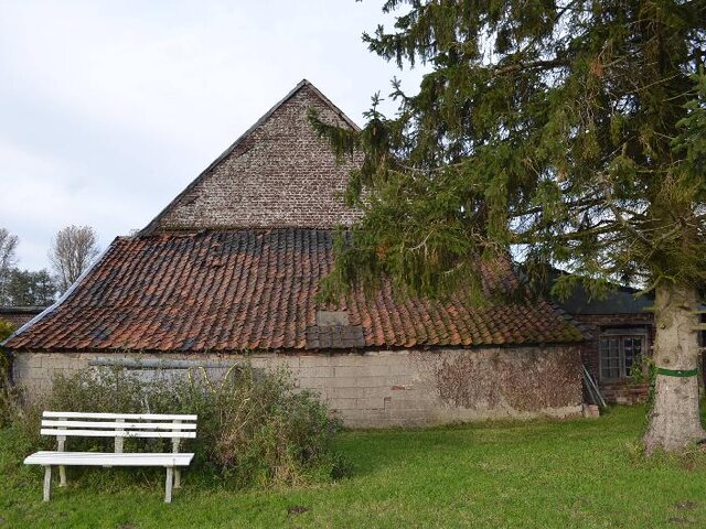 Hinter der Scheune