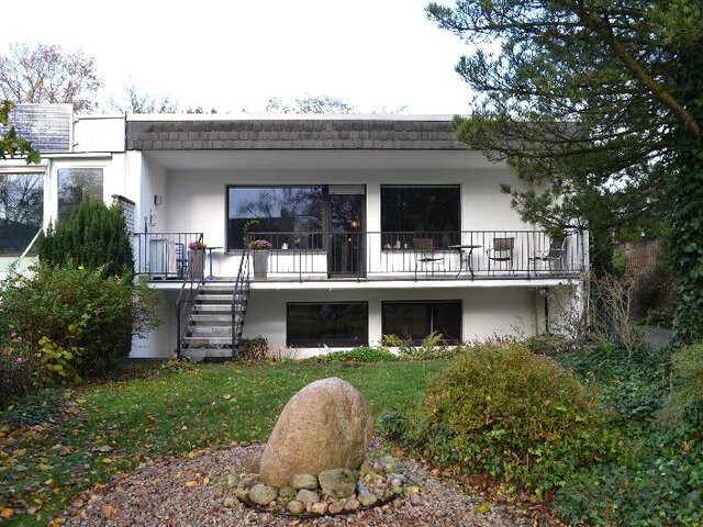 Rückseite mit Souterrain
