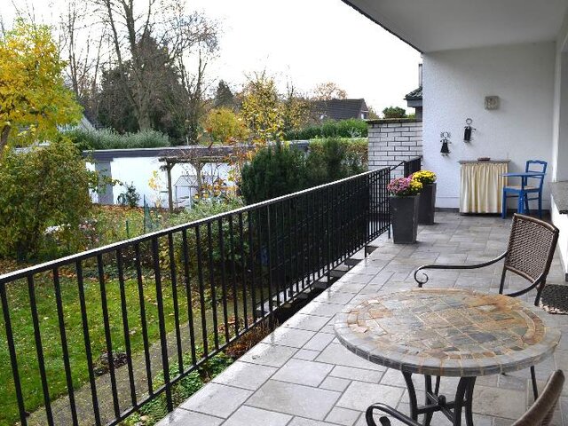 Überdachte Terrasse im EG