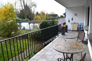 Überdachte Terrasse im EG