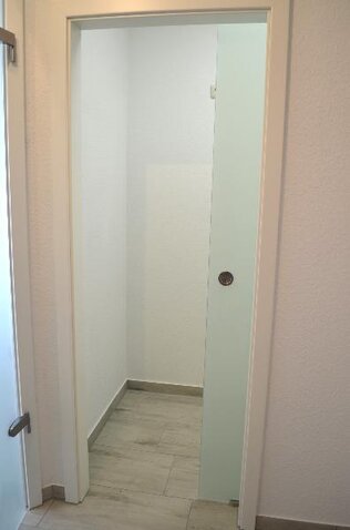 Abstellraum mit Glastüre