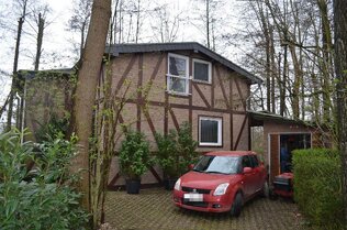 Rückseite mit Parkmöglichkeit