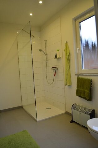 Bad 1 Duschbad im Erdgeschoss