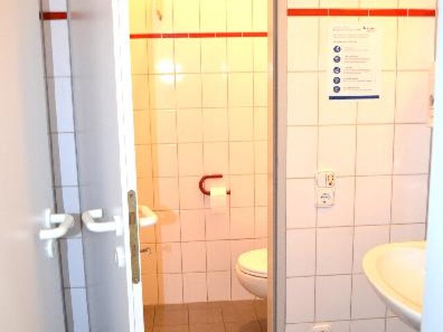 Getrennte sanitäre Anlagen EG