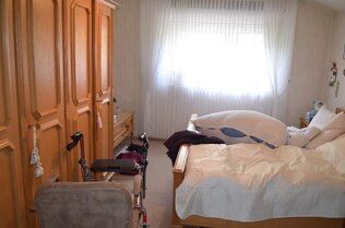 Schlafzimmer zur Straße 2. OG