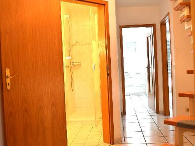 Flur, Innentreppe + Garderobe