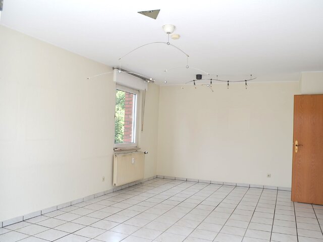 25 m² Wohnzimmer ab Balkon