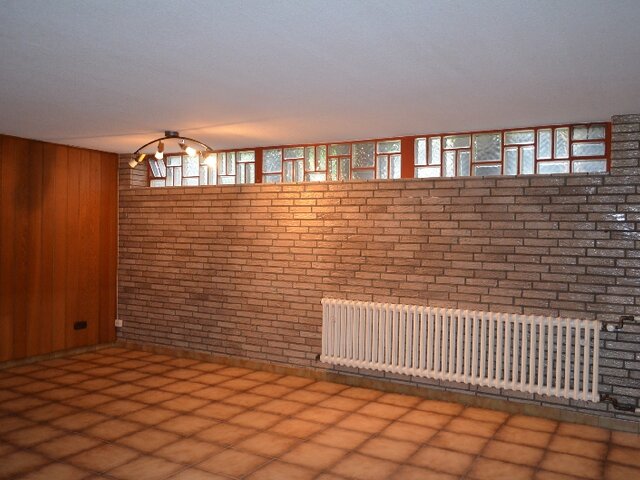 Großer Raum unter Wohnzimmer