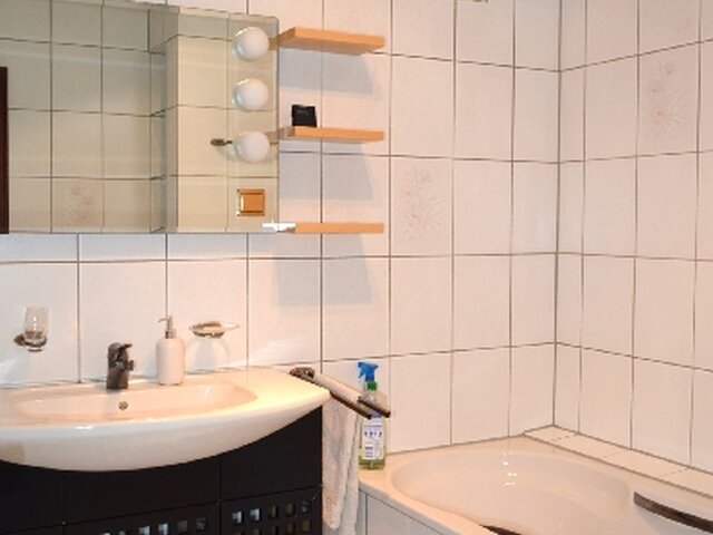 Bad mit Wanne untere Ebene