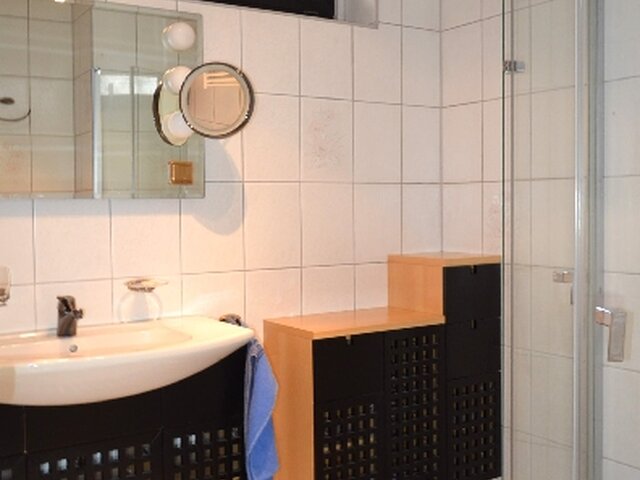 Bad mit Dusche obere Ebene