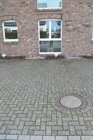 Stellpl. 6 rechts vom Eingang
