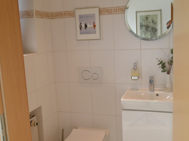 Gäste-WC neben Hauseingang