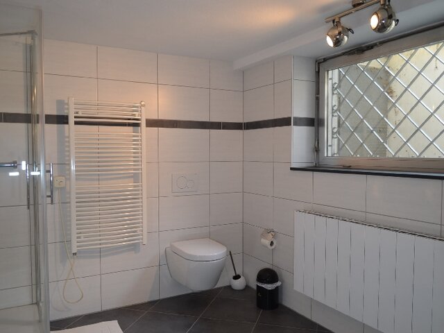 Bad 3 im Souterrain Bild 1