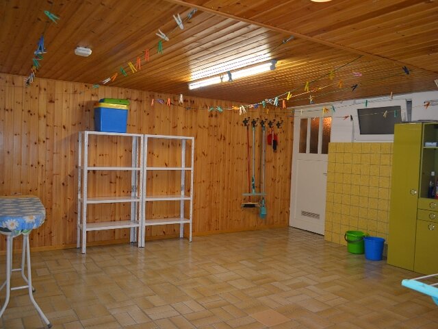 Wasch-, Bügel-, Trockenkeller Bild 2