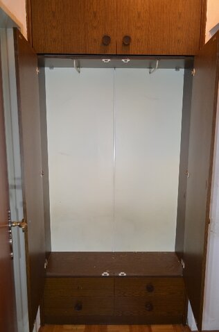 Wandschrank im Zwischenflur