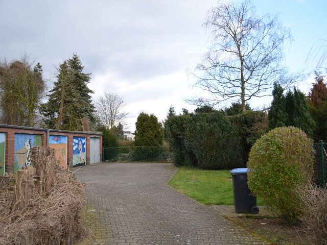 Garagenhof, Grundstück