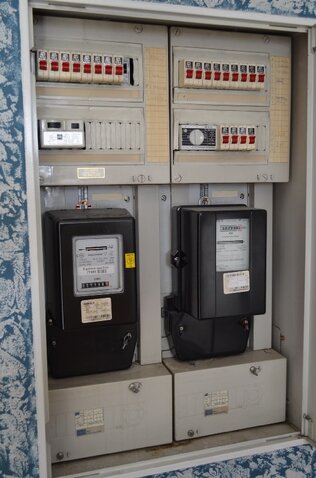 Stromverteiler im Treppenhaus