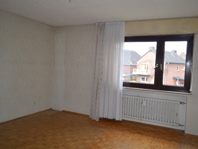 Elternschlafzimmer zur Straße