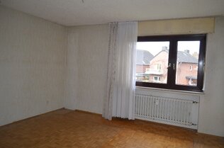 Elternschlafzimmer zur Straße