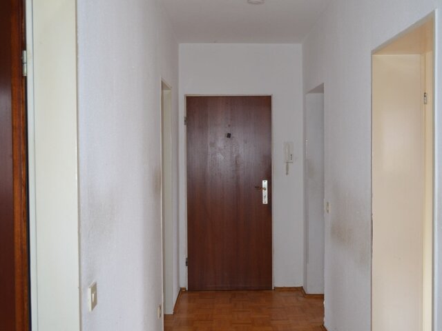 Flur ab Bad zur Wohnungstüre